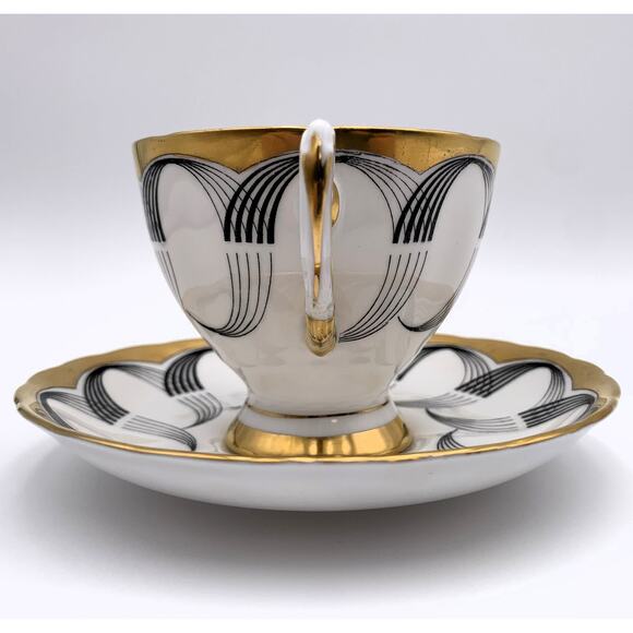 Tuscan Bone China Teacup & Saucer - Black Scallop & Gold Trim - England - VTG - Picture 4 of 9
